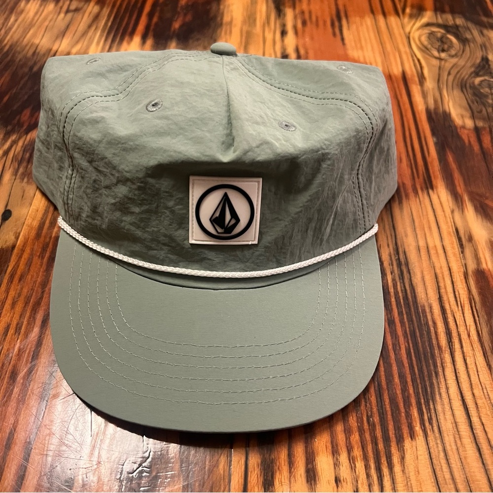 Volcom lightweight Pale Green Corded Ballcap. One size for all.